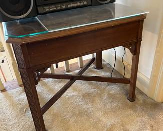 #169	Table	Rectangular end table, inlay top, 20x26x21.	 $75.00 			
#168	Electronics	Panasonic CD and cassette tuner	 $30.00 			
