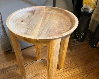 #48	Table 	Turned Wood Top w/4 legs Round End Table - 14"Round x 18'Tall	 $100.00 			
