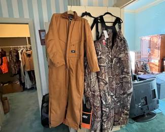 #69	Sceentrex Camo Bib Coveralls 3X Regular	 $30.00 			
#70	Redhead Camo Bib Coveralls XL Tall	 $30.00       			
#260	clothes	Carhartt ex-large coveralls tan 	 $50.00 			
