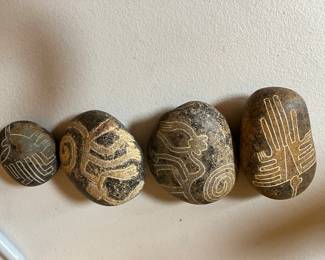 #153	Art	VTG Peruvian Nazca Lines natural stone carved, set of 4, 	 $35.00 			
