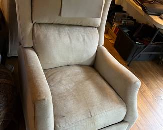 #119	Chair	Electric recliner, beige. Swivels, rocks, and has UBS port	 $100.00 			
#120	Chair	Electric recliner, beige. Swivels, rocks, and has UBS port	 $100.00 			
