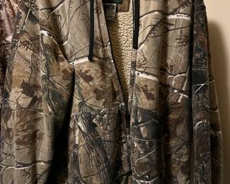 #76	Realtree Fur Lined Camo Jacket XL	 $25.00 			
