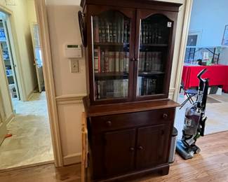 #91	Cabinet	Heywood Wakefield 1 Drawer, 2 Door, 2 Glass Door China Cabinet Bookcase  36x18x35-70	 $125.00 			
