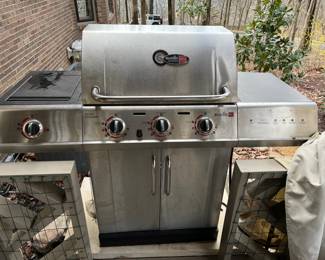 #236	grill charbroil natural gas 4 burner pro grill 	 $150.00 
