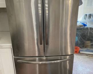 SS French Door  Refrigerator with Ice Maker Frigidaire  22 cubic feet