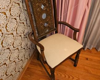 Side Chair with Arms (2)  Side Chair (4)