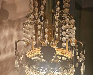 Detail Crystal Swag Lamp