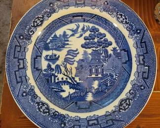 Collectible Allertons England Blue Willow 10 inch dinner plate.