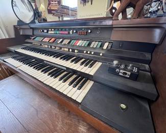 Hammond organ with original foot pedals