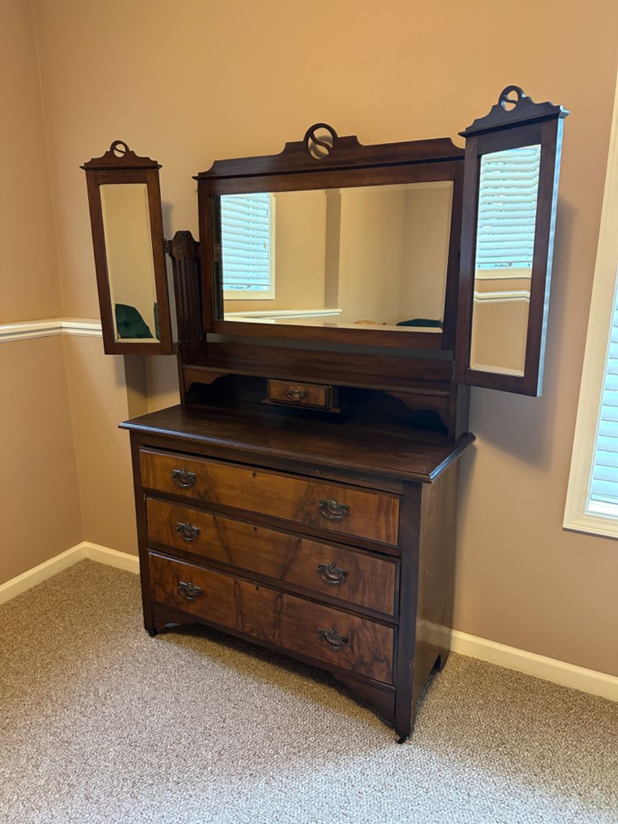Antique 3-drawer dresser with Mirrors