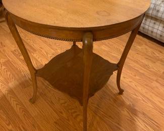 Antique round oak parlor/side table
