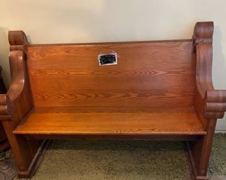 Not on display at the sale location. Please contact 309-261-6473 to set appointment to view and/or purchase. 