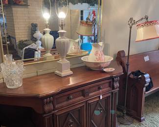 Not on display at the sale location. Please contact 309-261-6473 to set appointment to view and/or purchase. 