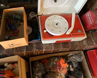 Vintage General Electric portable turntable 