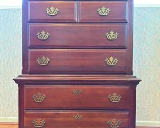 Broyhill Furniture Premier Collections Chest of Drawers
