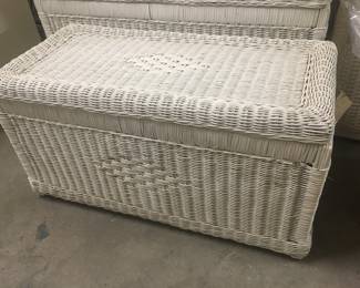 Wicker chest 