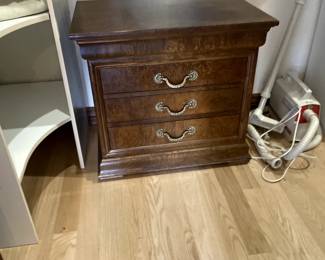 2 henredon end tables 18wx19dx25.5h