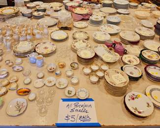 Porcelain small sale and many sets of high end china