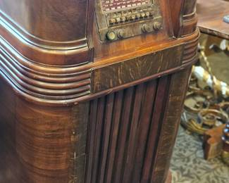 1930s Radio Free standing