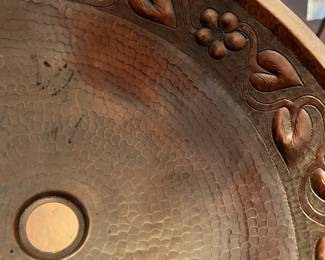 there are 2 copper sinks