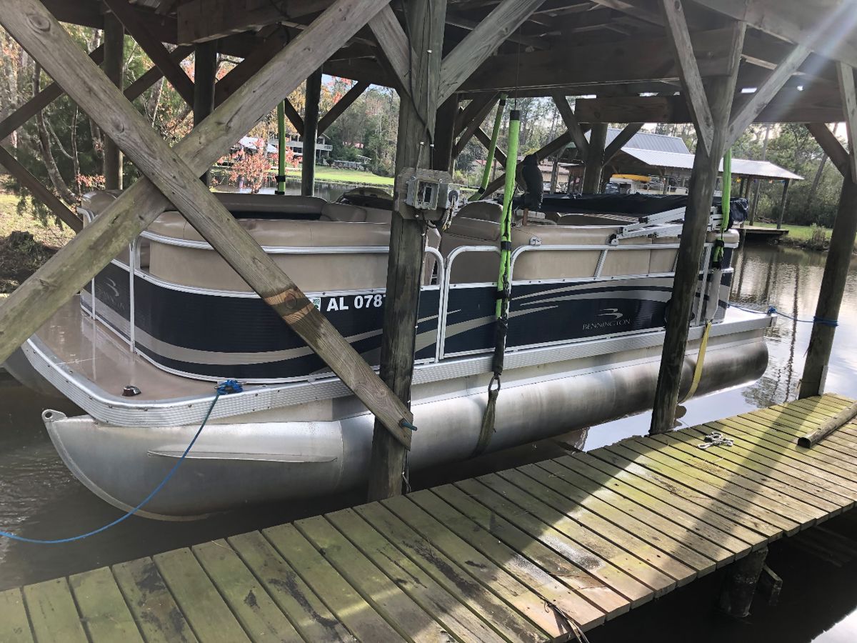 Bennington Saltwater 20ft with 70hp 4-Stroke outboard.