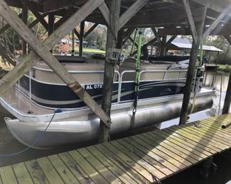 Bennington Saltwater 20ft with 70hp 4-Stroke outboard. 