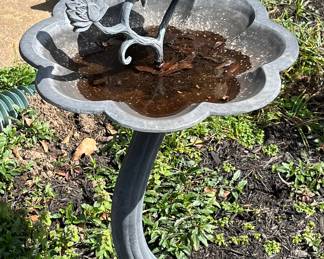 Iron bird bath