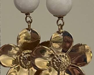 14k gold flower white onyx earrings 