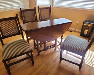 drop table and chairs 100
