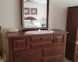 Drexel Heritage bed set dresser 250