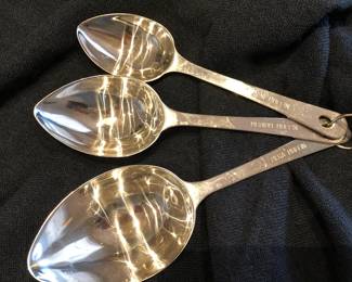 MEASURING SPOONS