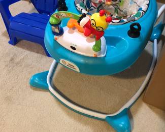 BABY WALKER / BLUE PLASTIC CHAIR