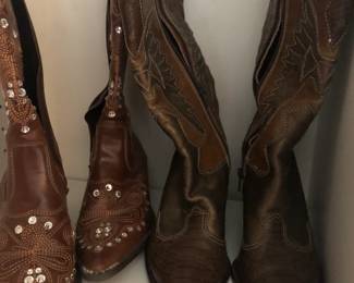 COWBOY BOOTS