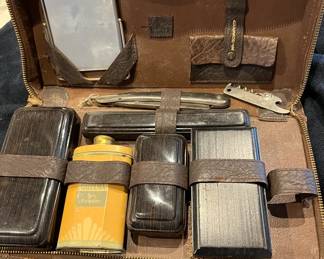 VINTAGE MEN'S SHAVING KIT