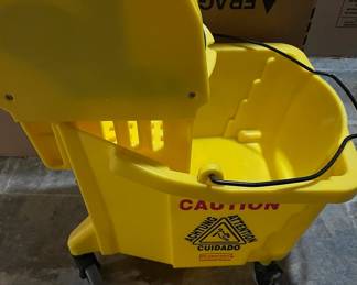 INDUSTRIAL MOP BUCKET
