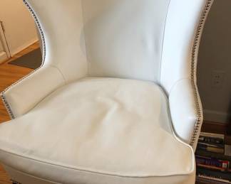 WHITE LEATHER CHAIR