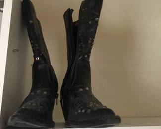 COWBOY BOOTS