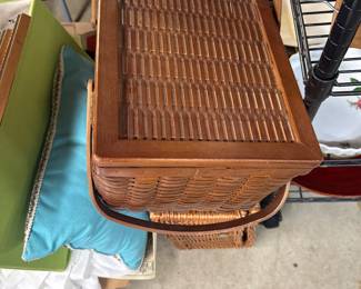 pic-nic baskets