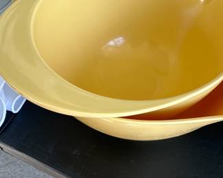 mixing bowls