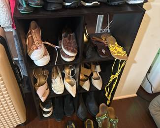 ladies shoes size 6.5., 7