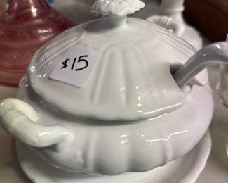 gravy bowl