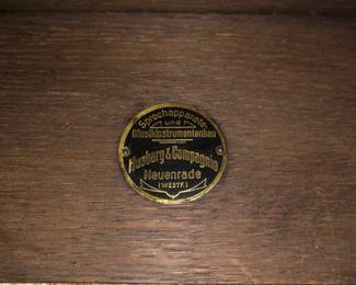 old phonograph 