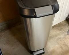 Garbage can 