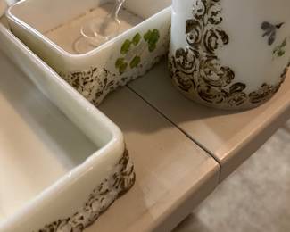 Milk glass 
