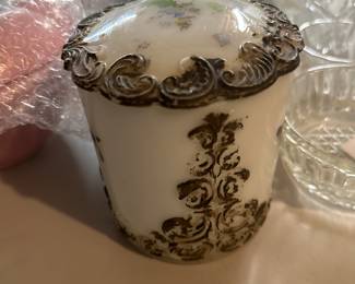 Milk glass 