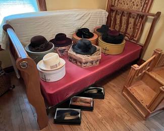 More women's hats and boxes!