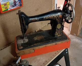 Vintage Singer Sewing machine with power control  pedal 