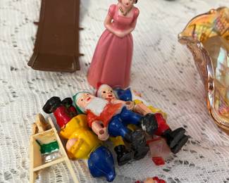 VINTAGE SNOW WHITE AND DWARFS