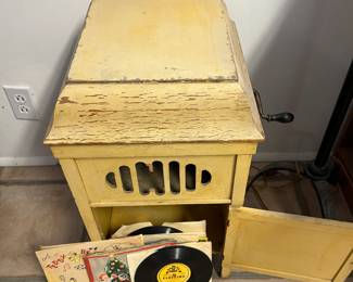 CHILDREN'S RECORDS AND RECORD PLAYER