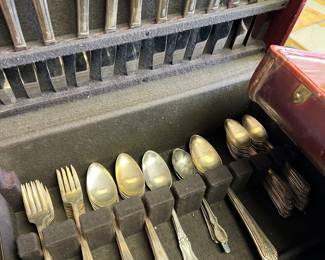 SILVERPLATE FLATWARE